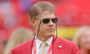 Clark Hunt Net Worth